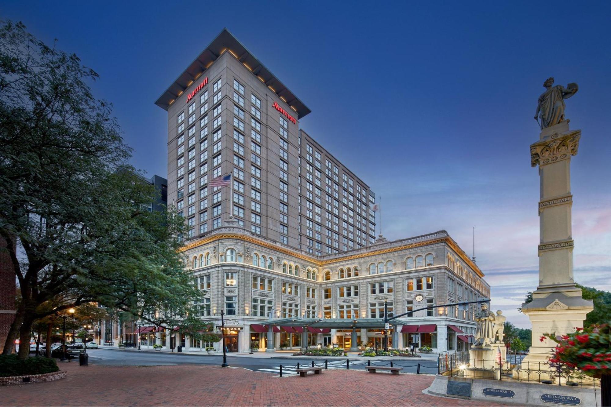 Hotel Lancaster Marriott At Penn Square Exterior foto